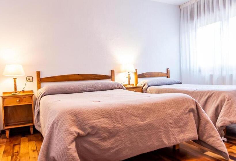 Номер Стандарт Трехместный, Hostal Restaurante Ventasierra