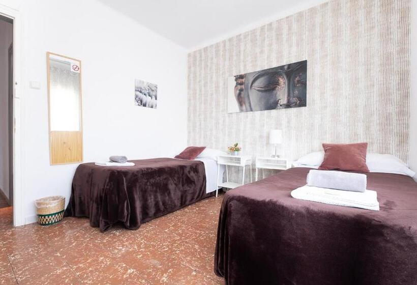 标准间, Fonda Chavarria