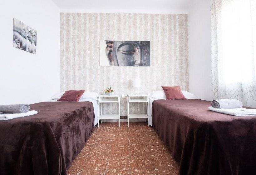 标准间, Fonda Chavarria