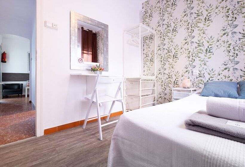 标准单人间, Fonda Chavarria