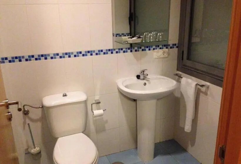スタンダードトリプルルーム, Hostal El Poligono