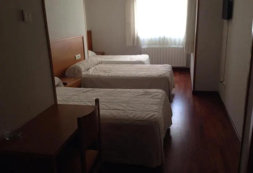 スタンダードトリプルルーム, Hostal El Poligono