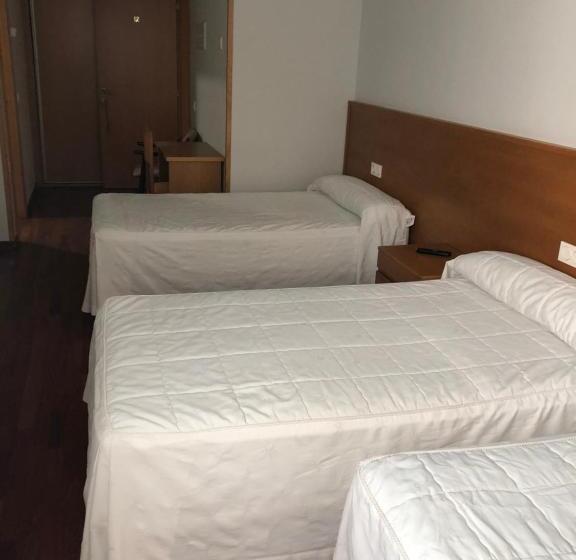 חדר סטנדרט לשלושה, Hostal El Poligono