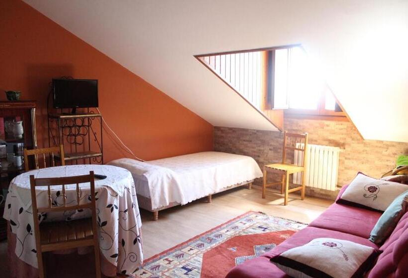 اتاق خانوادگی, A Traíña