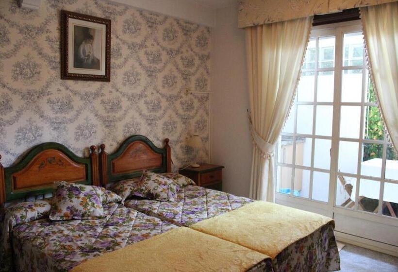 آپارتمان 1 خوابه با بالکن, A Traíña