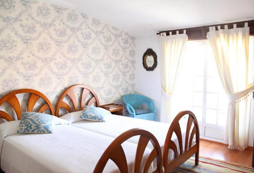 آپارتمان 1 خوابه با بالکن, A Traíña