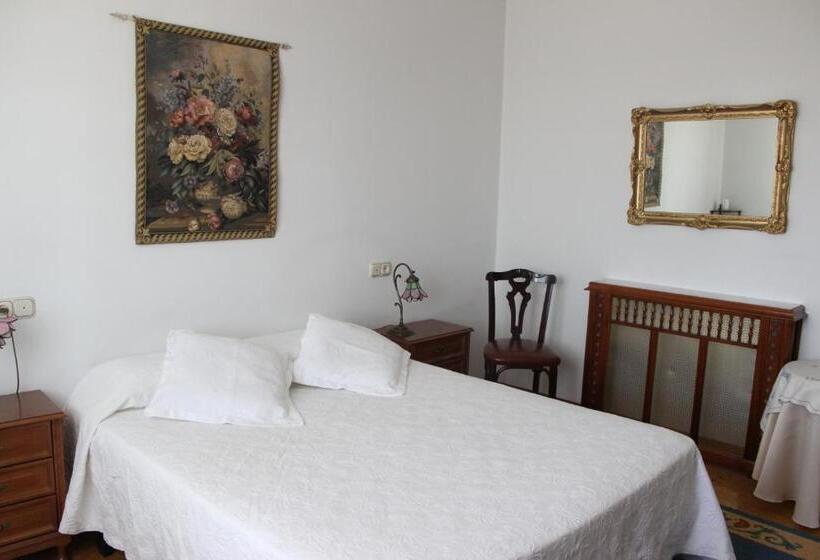 آپارتمان 1 خوابه, A Traíña