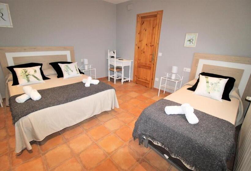 غرفة كومفورت ثلاثية, Mas Ribas Turismo Rural