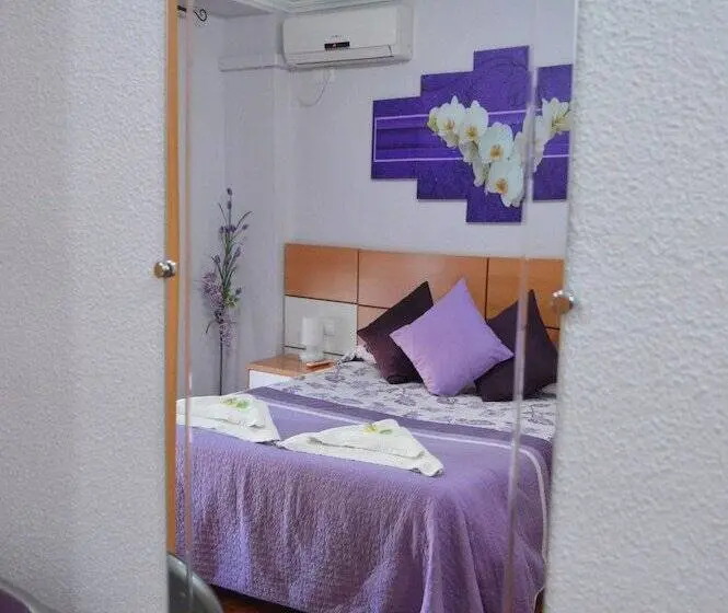 スタンダードルーム, Hostal Carrizo