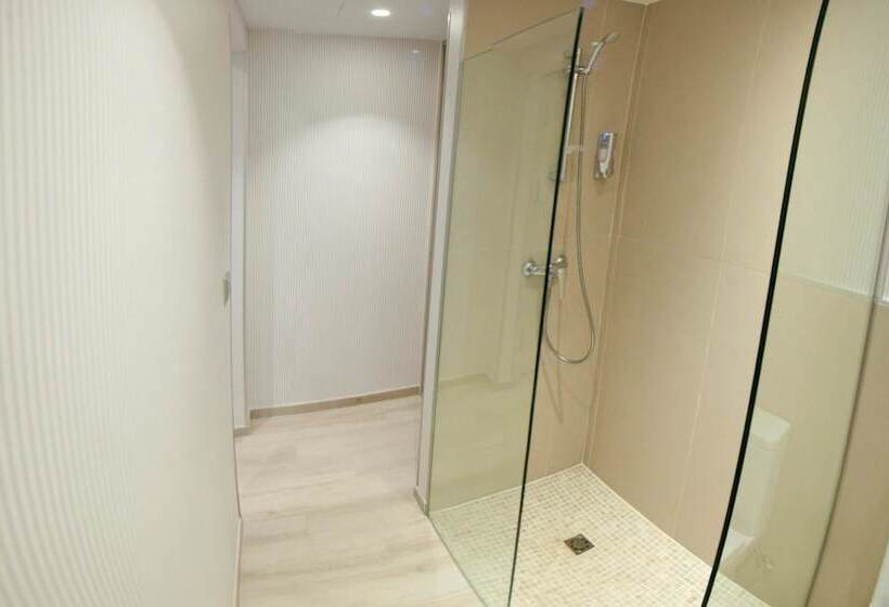 コンフォートルーム, Hostal Loimar