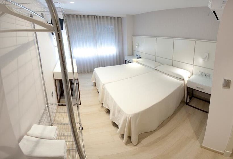 コンフォートルーム, Hostal Loimar