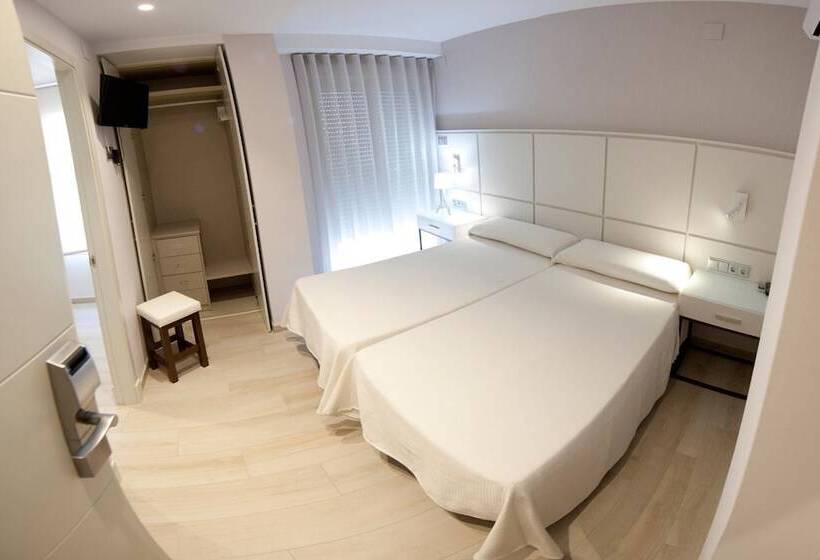 コンフォートルーム, Hostal Loimar