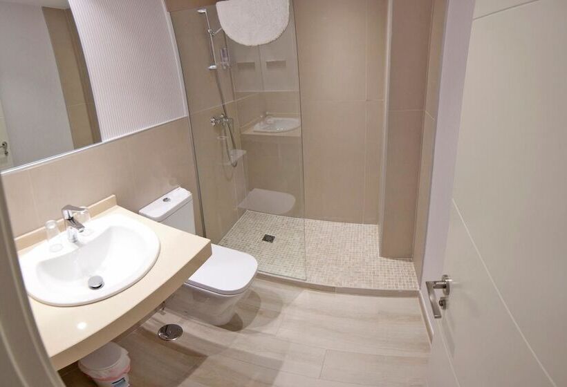 コンフォートルーム, Hostal Loimar