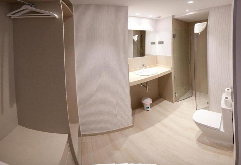 コンフォートルーム, Hostal Loimar