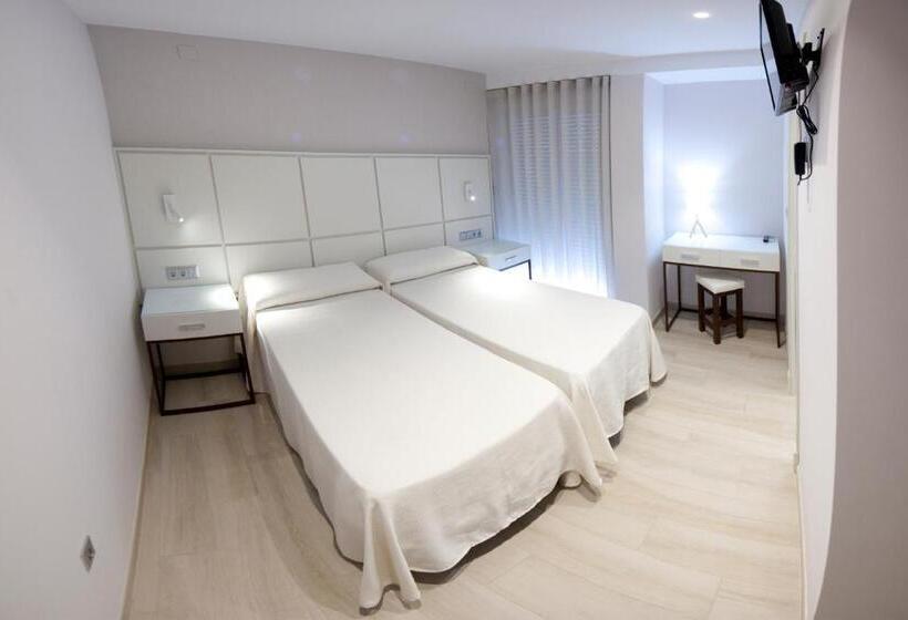 コンフォートルーム, Hostal Loimar