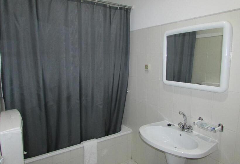 חדר סטנדרט לשלושה, Atcamões