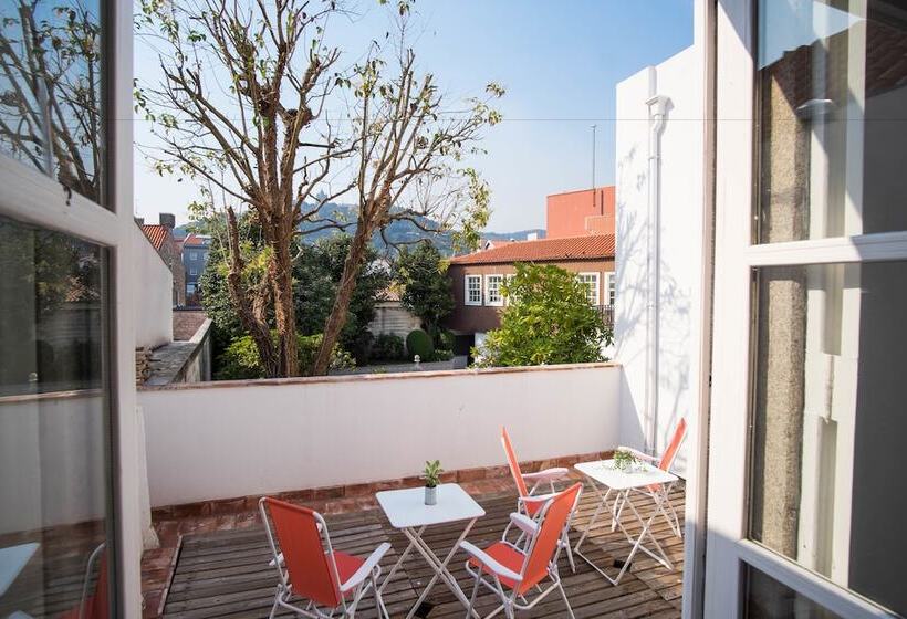 家庭房间共用浴室, Dona Emília Guest House & Studio Apartment Building