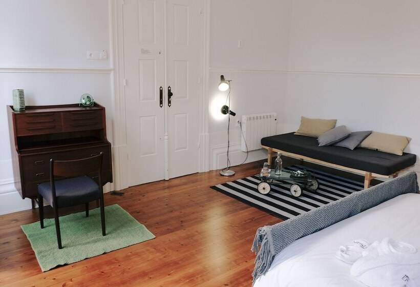 家庭房间共用浴室, Dona Emília Guest House & Studio Apartment Building