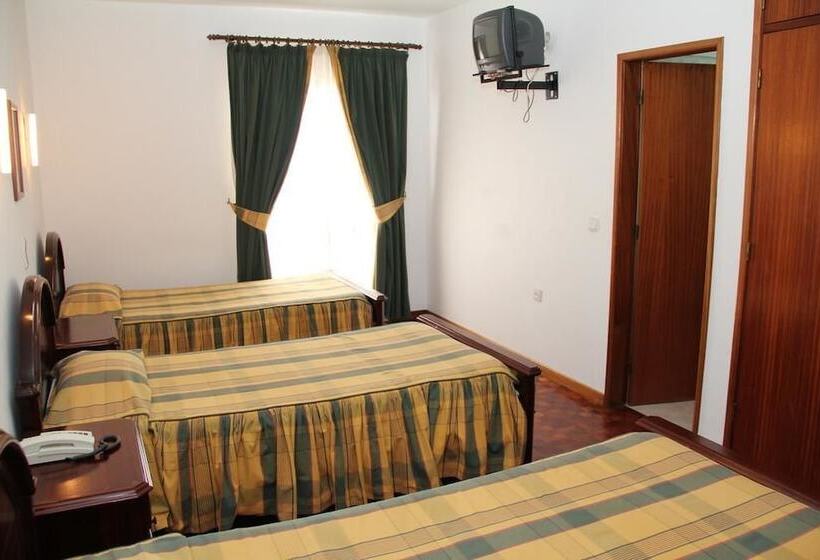 غرفة قياسية ثلاثية, Residencial Santo António