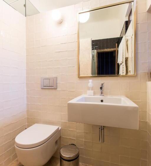 标准三人间, Torre De Maneys