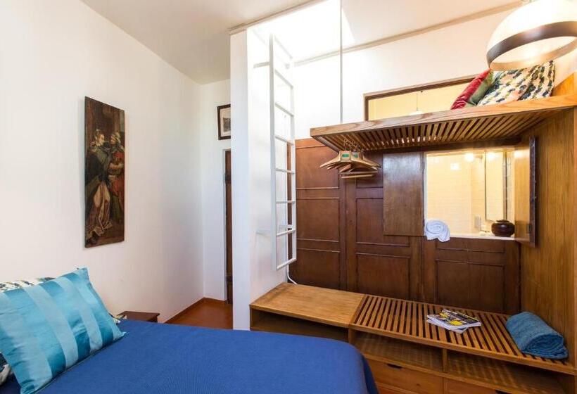 标准三人间, Torre De Maneys