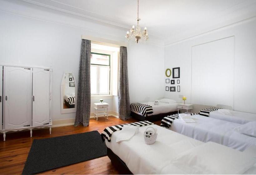 Номер Стандарт Четырехместный Совместный Санузел, Typical Lisbon Guest House