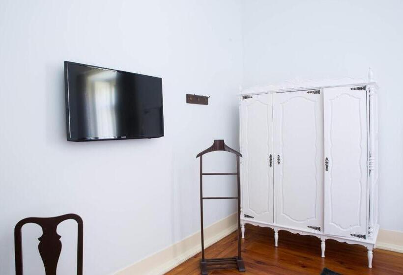 Номер Стандарт Четырехместный Совместный Санузел, Typical Lisbon Guest House