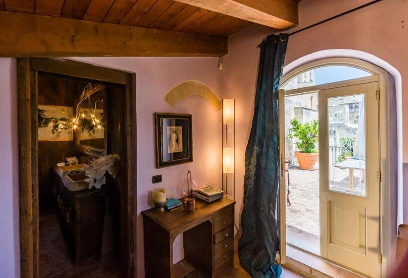 اتاق لوکس با بالکن, Maison D'ax