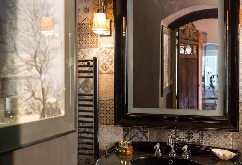 اتاق لوکس با بالکن, Maison D'ax