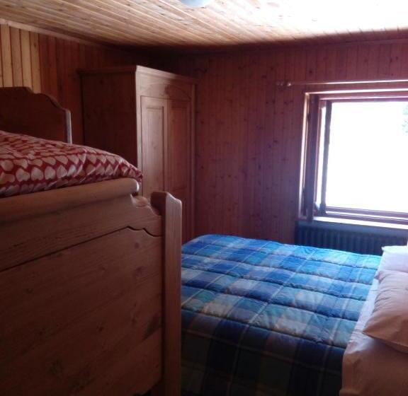 חדר סטנדרטי לארבעה עם חדר אמבטיה משותף, Rifugio Col De Varda