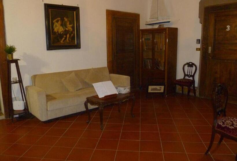 اتاق استاندارد با سرویس بهداشتی مشترک, Time Out