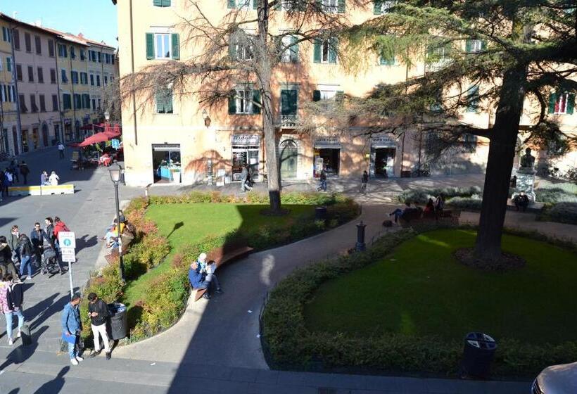 اتاق استاندارد سه نفره, Time Out