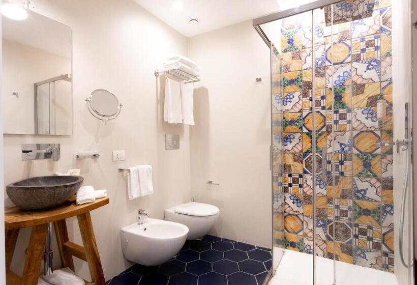 デラックスルーム, Accademia 39