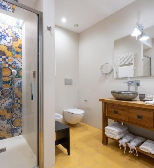 デラックスルーム, Accademia 39