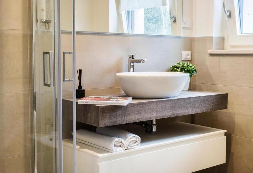 Номер Стандарт Вид на Город, Riviera Carducci Rooms