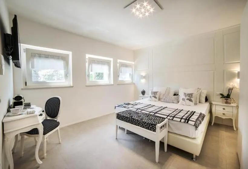 Standard-huone Kaupunkinäkymä, Riviera Carducci Rooms