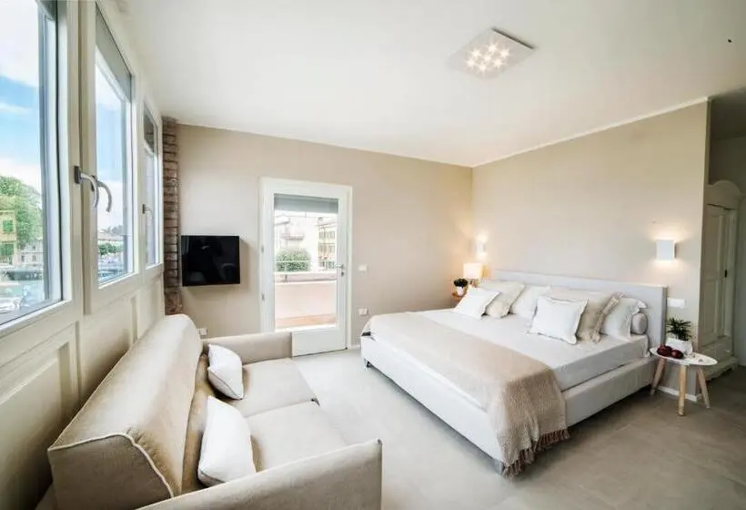 Standard-huone Järvinäkymä, Riviera Carducci Rooms