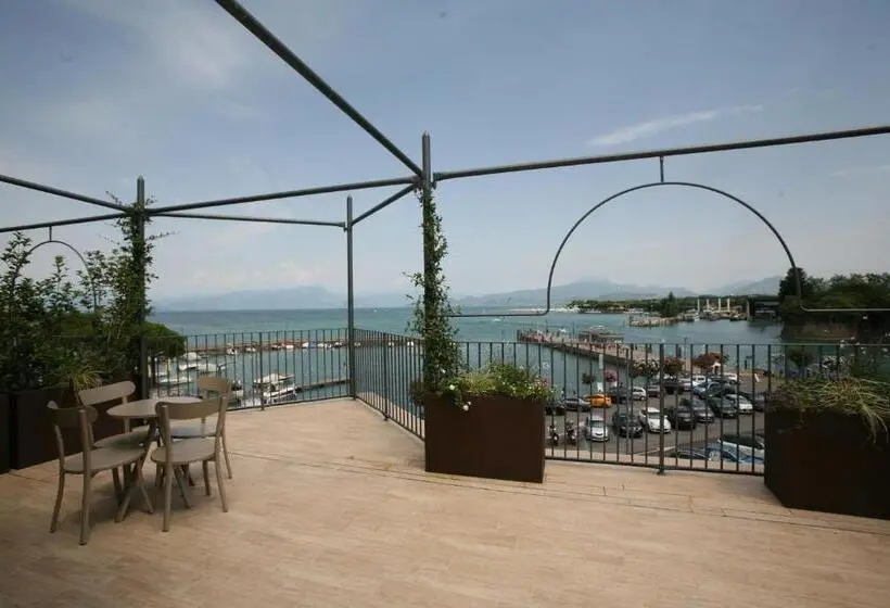 Deluxe-huone Järvinäkymä, Riviera Carducci Rooms
