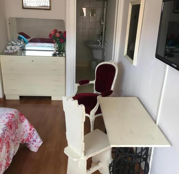 חדר סטנדרט לשלושה, Affittacamere Arco Polinori