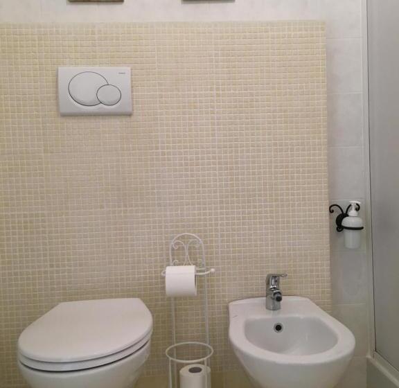 חדר סטנדרט לשלושה, Affittacamere Arco Polinori