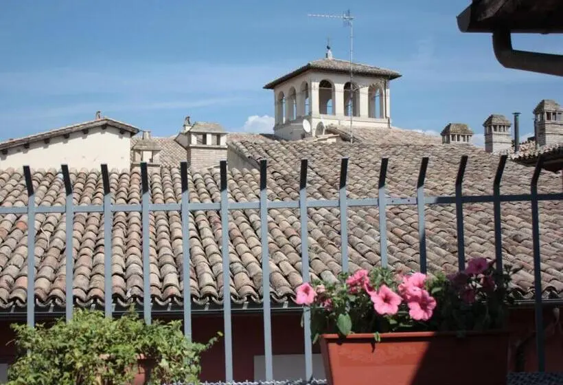 Standard Triple Room with Terrace, Affittacamere Arco Polinori