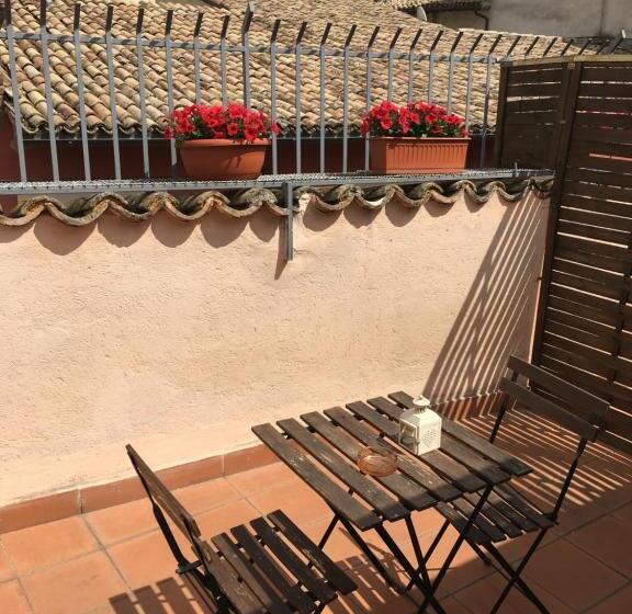 חדר סטנדרט לשלושה עם טרסה, Affittacamere Arco Polinori