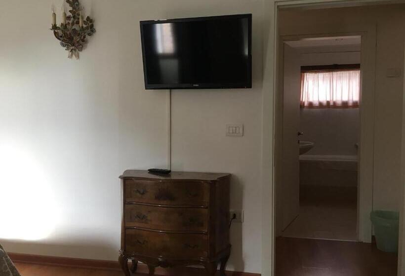 חדר משפחתי, Affittacamere Arco Polinori