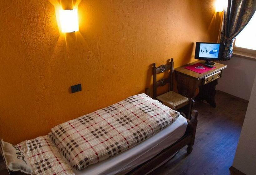 اتاق استاندارد یک نفره, Engadina B&b