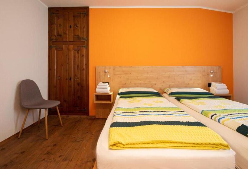 اتاق خانوادگی, Engadina B&b