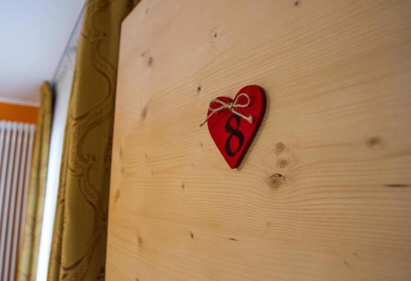 اتاق خانوادگی, Engadina B&b