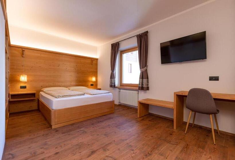 اتاق لوکس, Engadina B&b