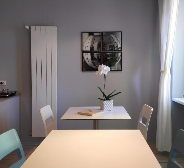 חדר דלוקס, Le3stanze