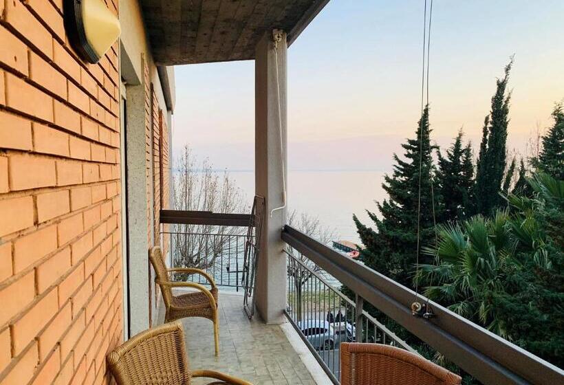 آپارتمان 1 خوابه با بالکن, Front Lake Apartment Bardolino