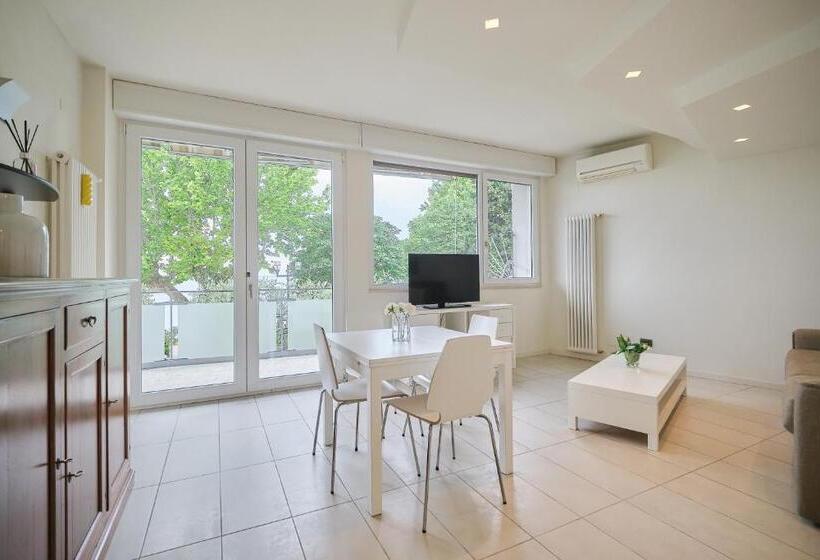 Апартаменты 1 Спальня с Видом, Front Lake Apartment Bardolino